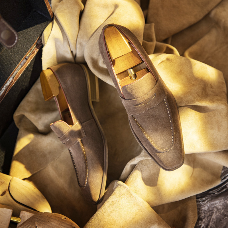 The man with the veal shoes is wearing a leprechaun-shoe.