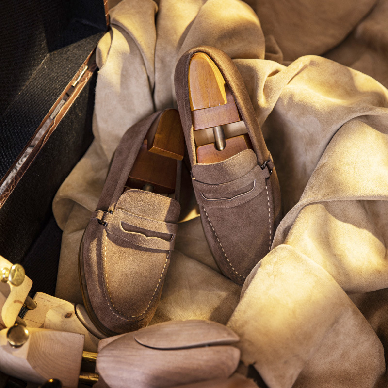 The factory's straight-for-the-shoe man's sanding velvet.