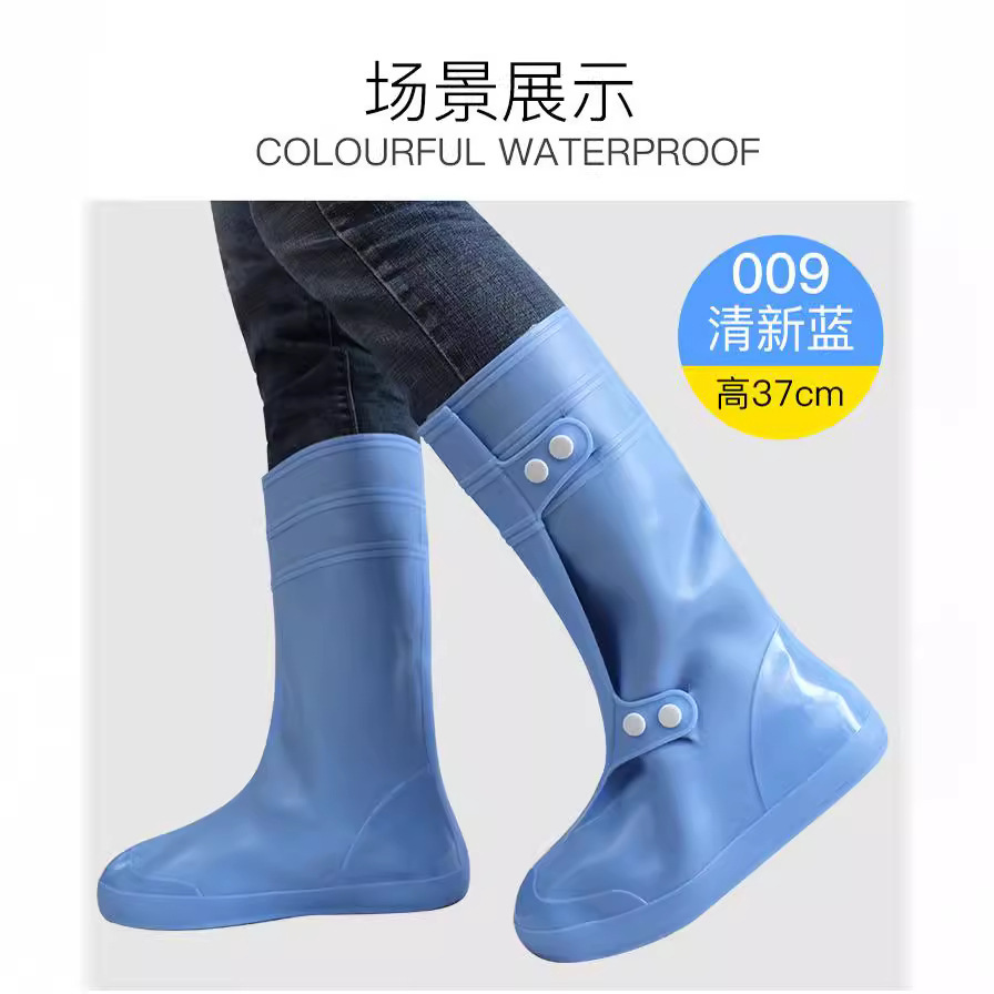 Những đôi giày chống mưa mới được hòa trộn vào những đôi giày chống thấm nước và làm mềm hơn cho người lớn bên ngoài mặt đất