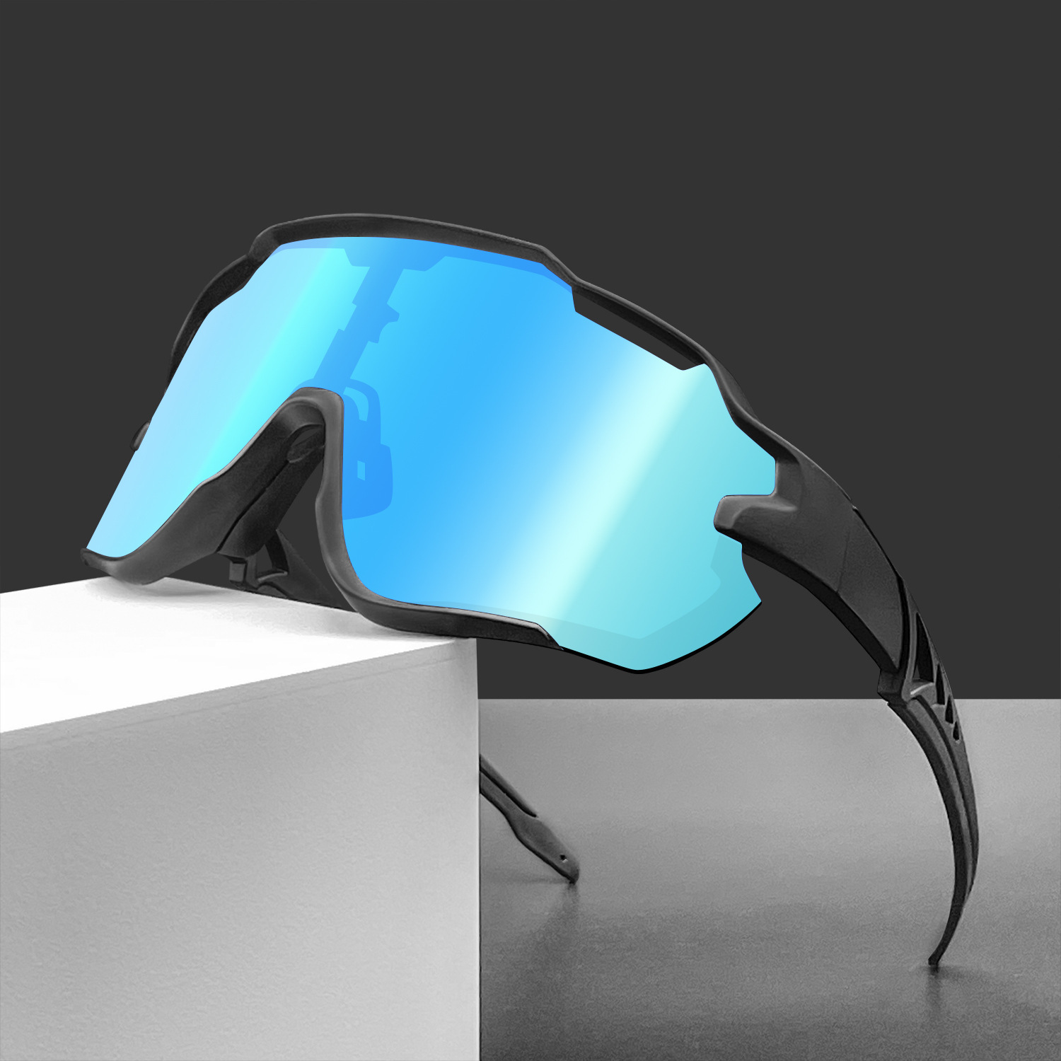 The factory sells cycling sunglasses and sunglasses for cross-border blasting.