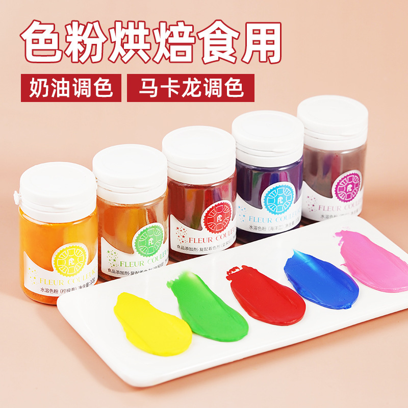 Bánh quy màu hồng với bánh màu nâu đỏ, mì ống đỏ, kem đường, khoai tây, than trình độ ăn.