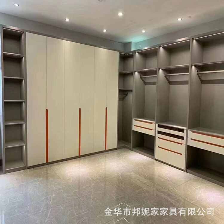 The whole house is customised for walk-in closets, the whole closet is modern.