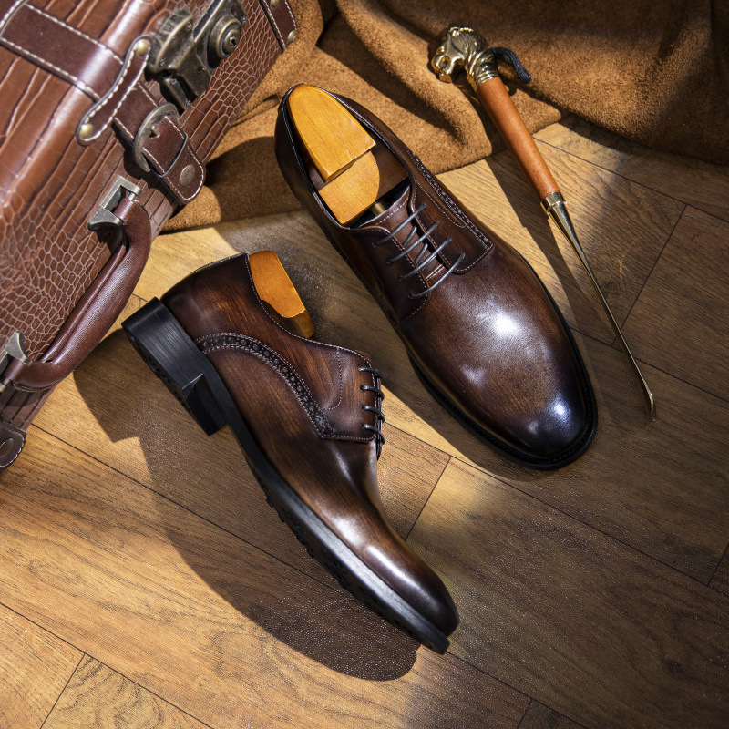The Headworks Shoeman Business is putting roundhead cow skins to work and get married to Derby Shoes.