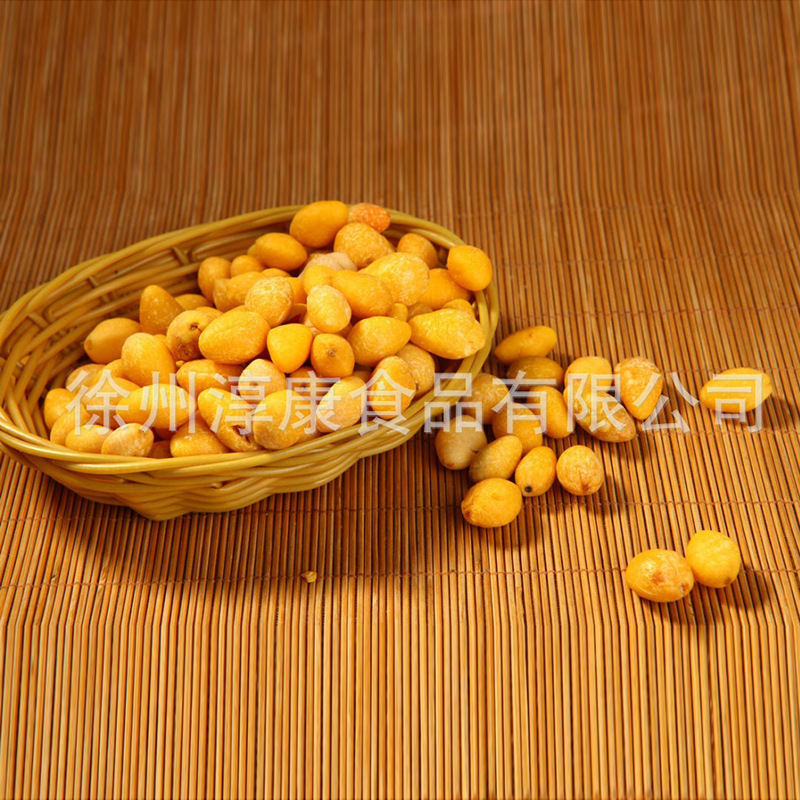 Đậu phộng đông lạnh và hạnh nhân bạc đi đến cối xay và hạnh nhân bạc khô.