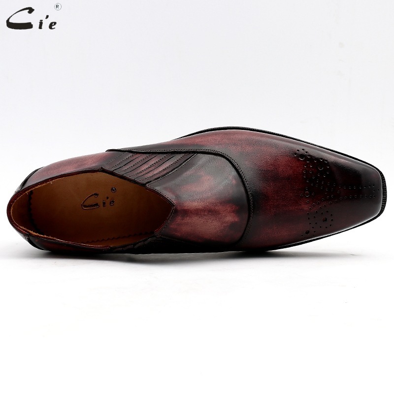 Customised colours of calves, hand-sewn and hand-sewped pelts for men's shoes, and latched shoes for me.