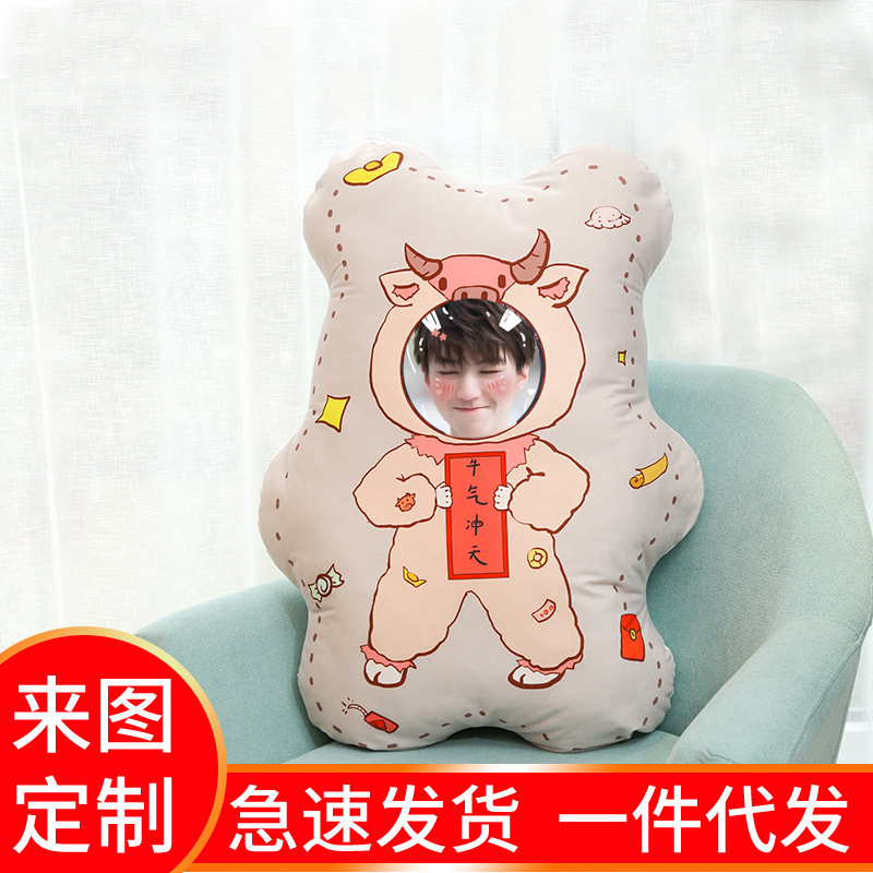 Wang Jun-kai's face is in a pillow, and DIY's picture of the doll is a cartoon doll.