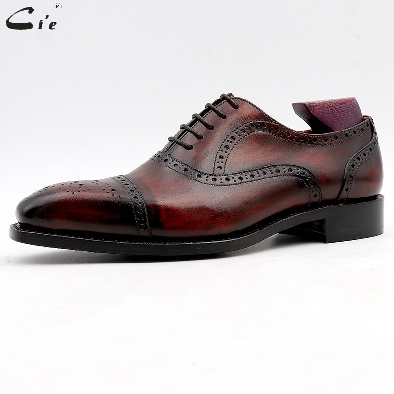 Hand-skin shoe factory hand-selling three-and-a-half-brocks for commercial rest and leisure men.