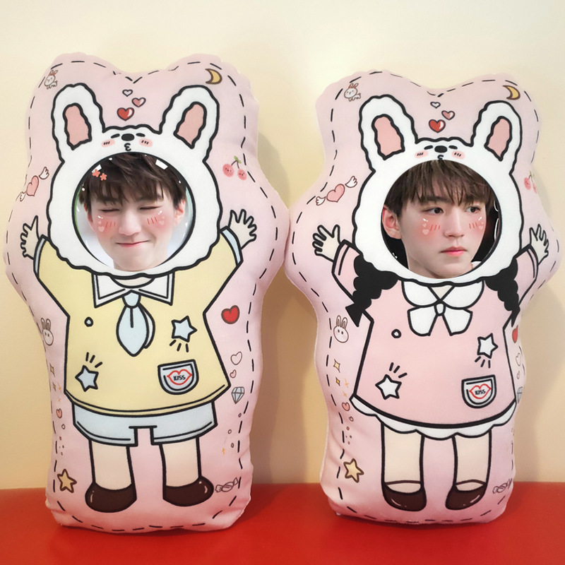 Wang Jun-kai's face is in a pillow, and DIY's picture of the doll is a cartoon doll.