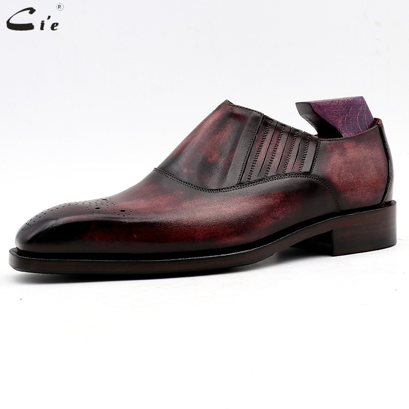 Customised colours of calves, hand-sewn and hand-sewped pelts for men's shoes, and latched shoes for me.