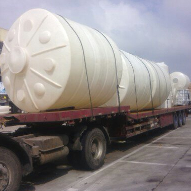 6 tons of PE plastic drums distributed by the manufacturer on a spot, with a large volume of thick plastic tower plastic drums stored in storage