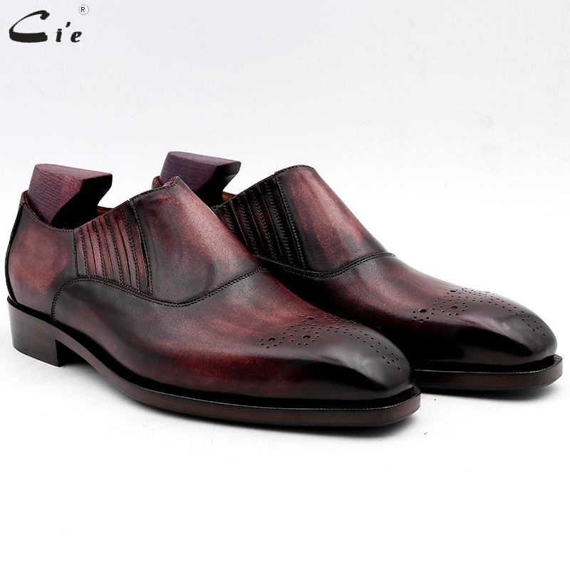 Customised colours of calves, hand-sewn and hand-sewped pelts for men's shoes, and latched shoes for me.
