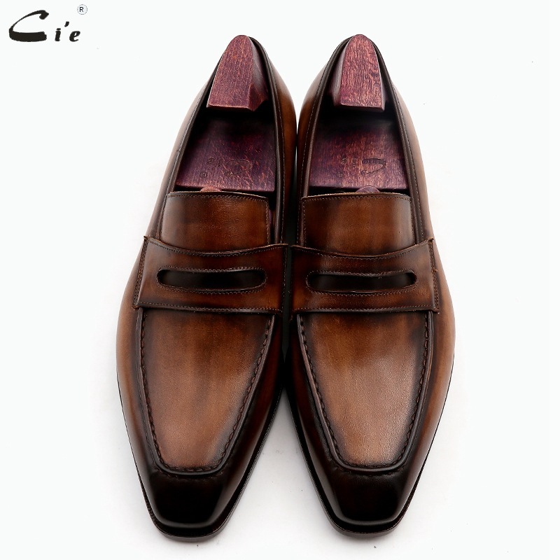 The factory sells the oxen skin, hand-made suture-suture-suture man's shoes, and the hand-painted Penny's shoes.