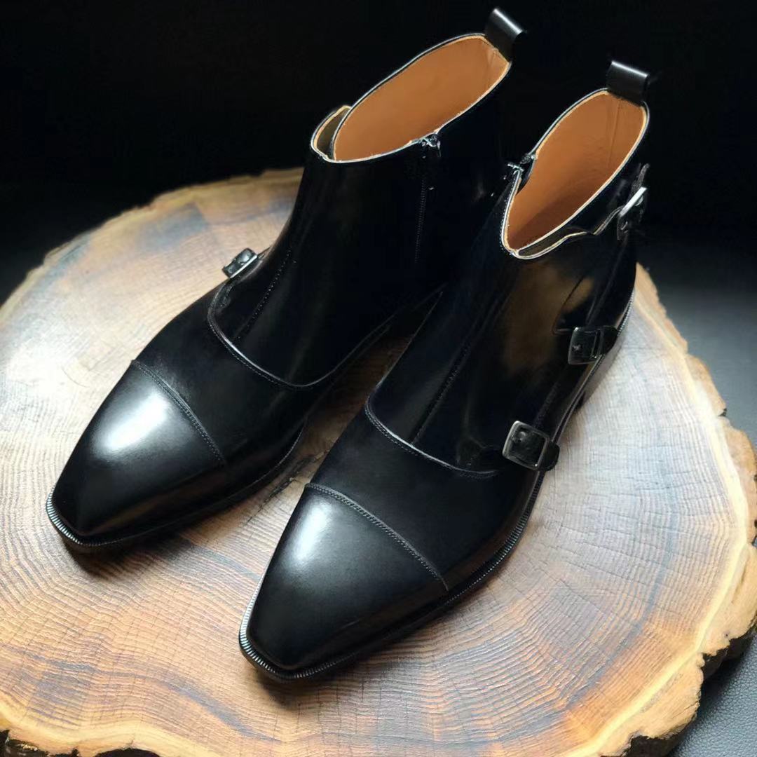 A man's boots in the spring and autumn, and a man's boots in the middle of Martin's boots.