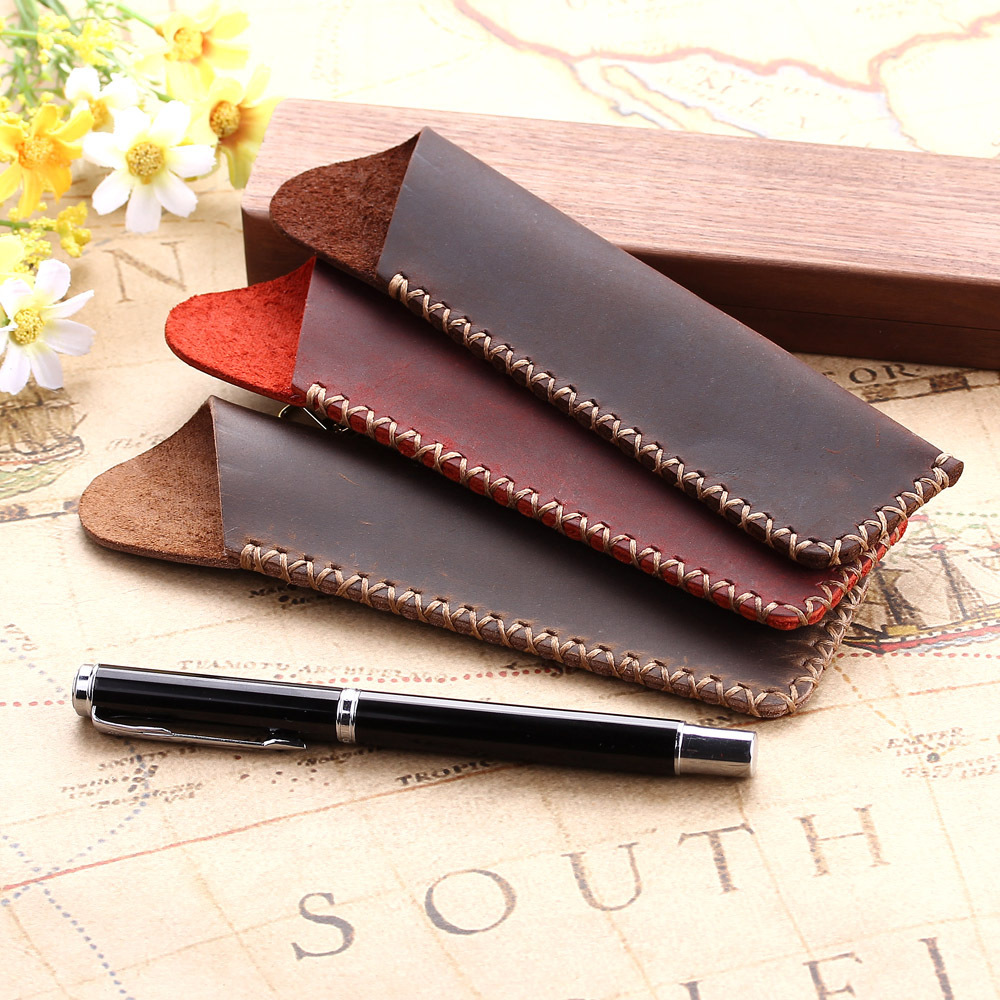 Sculpture of a leather pen bag with a handiwork sculptor and a sculptor.