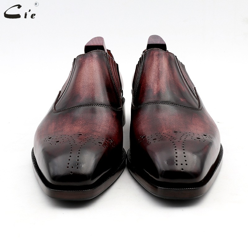 Customised colours of calves, hand-sewn and hand-sewped pelts for men's shoes, and latched shoes for me.