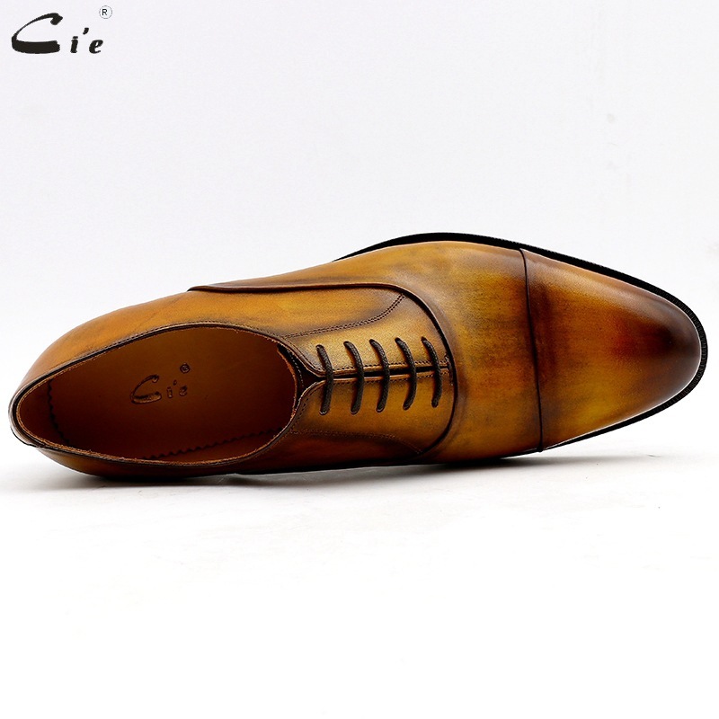 A man's shoe from a hand-made shoe factory who sells the head of a cow's skin, a classic commercial retrofitting business.