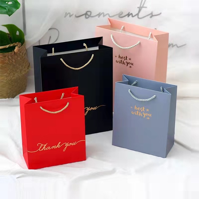 The gift bag is customised, the cosmetics bag, the glasses box, and the advertising product paper bag.