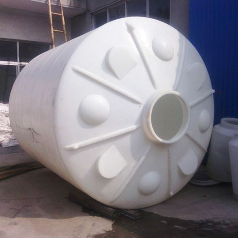 6 tons of PE plastic drums distributed by the manufacturer on a spot, with a large volume of thick plastic tower plastic drums stored in storage