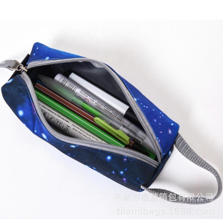 A large-capacity stationery bag for all students and students.