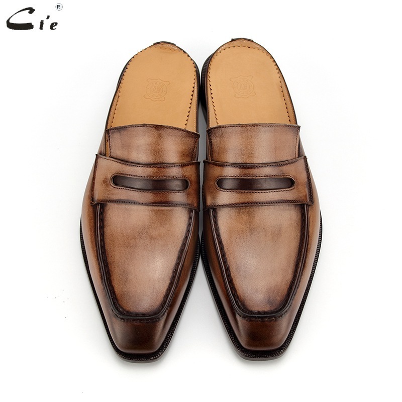 Hand-skin shoe factory sells their Episode Male slipper real store to test for Penny male shoes.