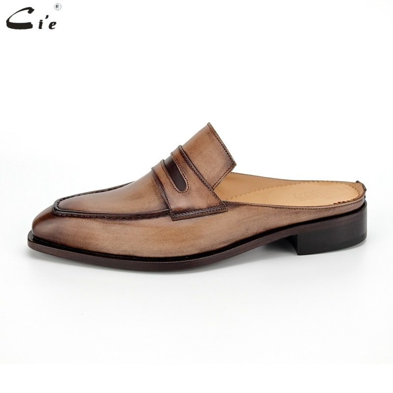 Hand-skin shoe factory sells their Episode Male slipper real store to test for Penny male shoes.