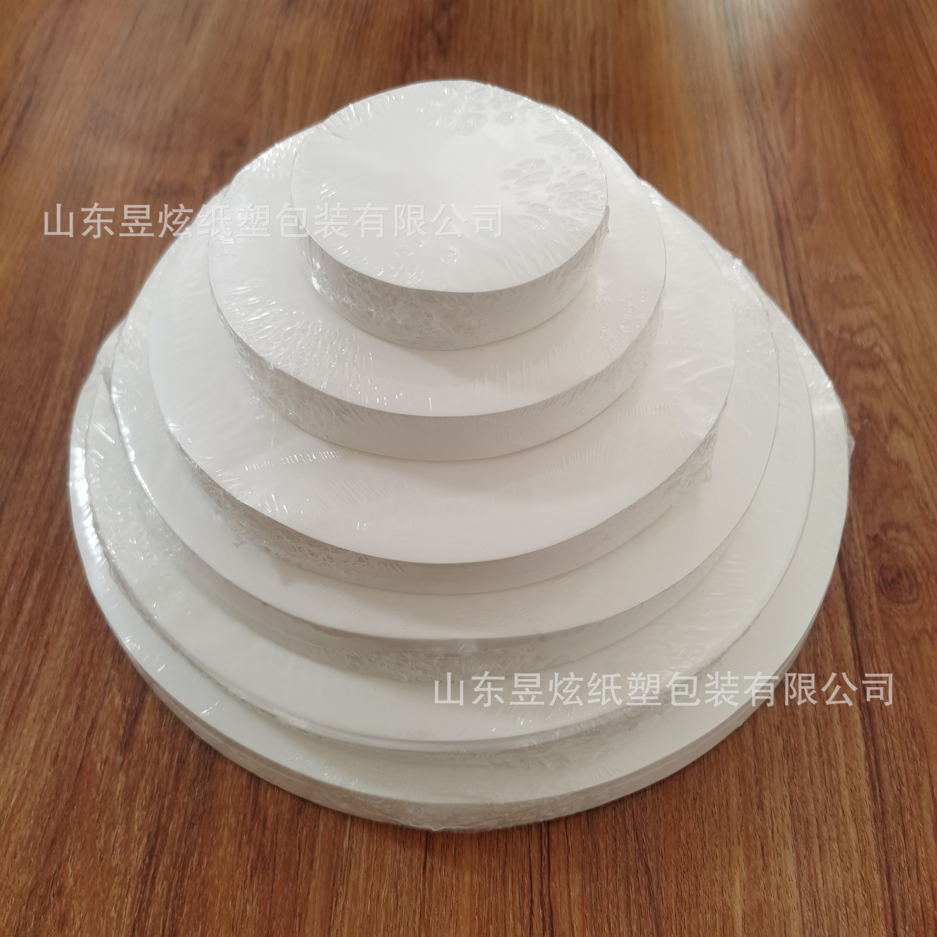 Hai mặt của vòng tròn đang nướng với giấy bốc hơi, giấy nướng nướng, giấy silicon nhiệt độ cao.