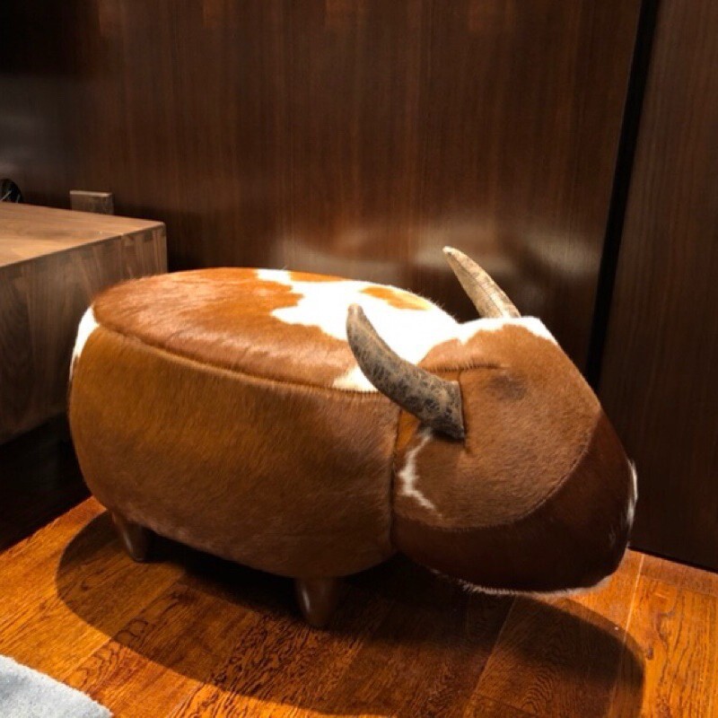 The designer's furry calf's own creative animal hat room and shoe stools in the foot stool living room.