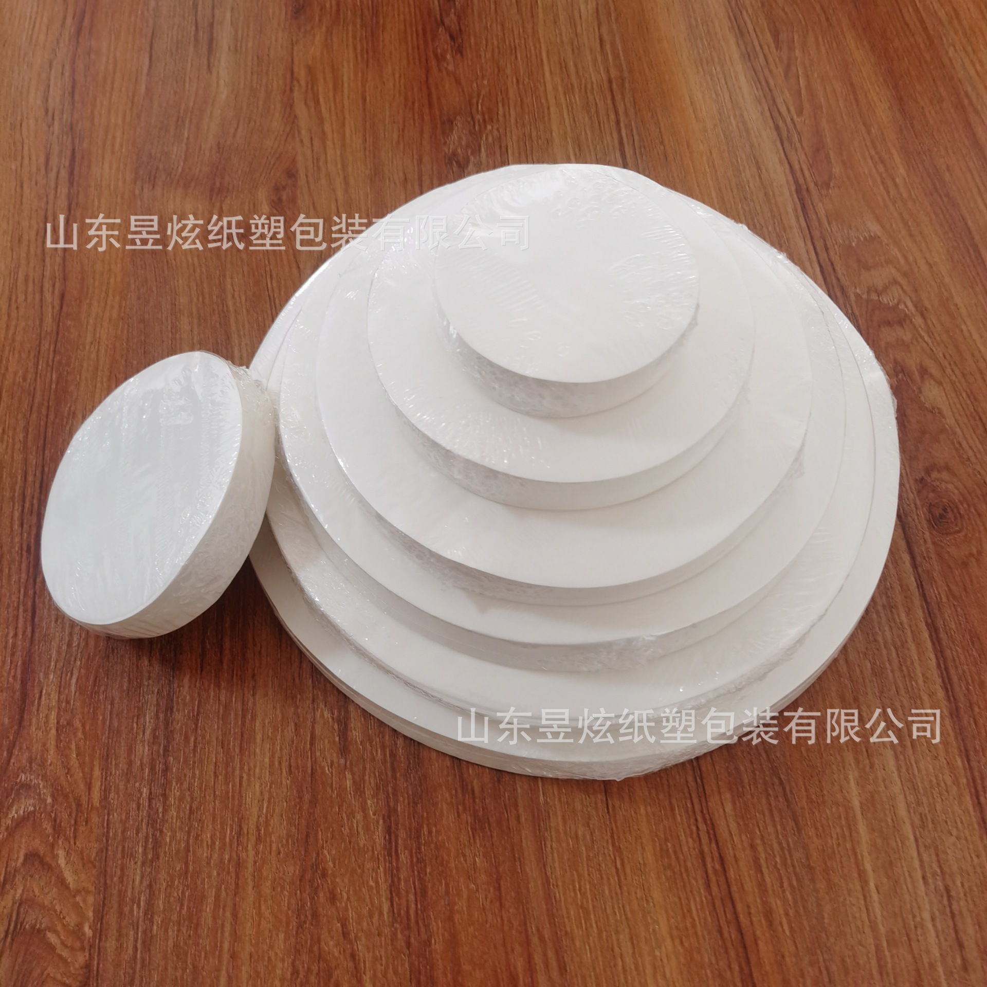 Hai mặt của vòng tròn đang nướng với giấy bốc hơi, giấy nướng nướng, giấy silicon nhiệt độ cao.