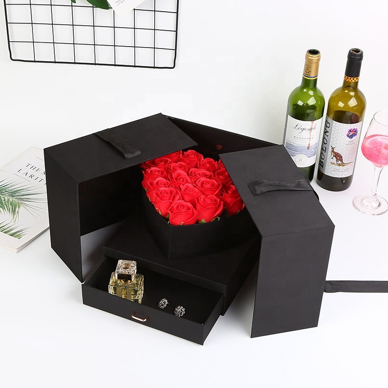 Double-open-heart gift box box box with flowers and box with lipstick