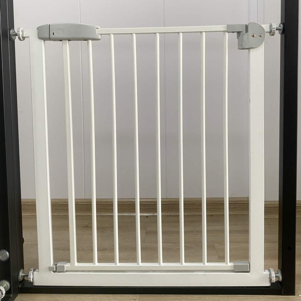 Magnetic iron-free automatic return to baby and baby safety gate.