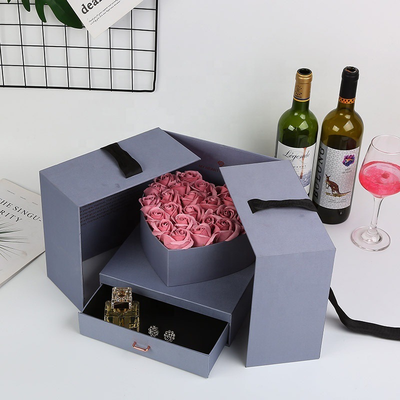 Double-open-heart gift box box box with flowers and box with lipstick