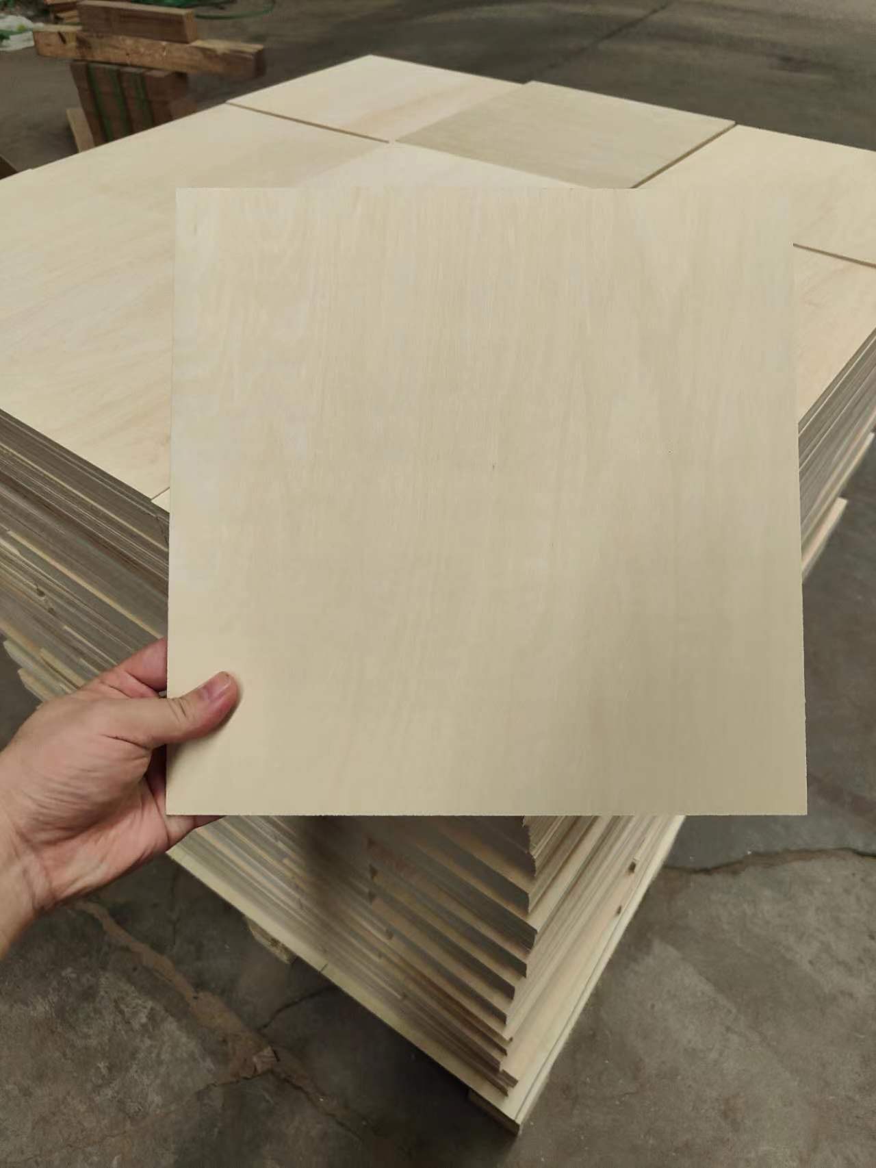 Cross-border delivery of hand-held woodboards 1.5-6mm plywood plywood laser cut-down, saw-saw seals