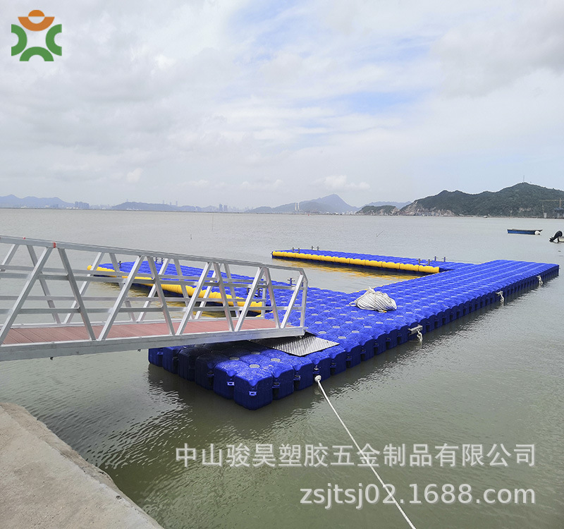 Plants rent plastic floats, floating platforms on water, docks, pontoon bridges, breeding net boxes.