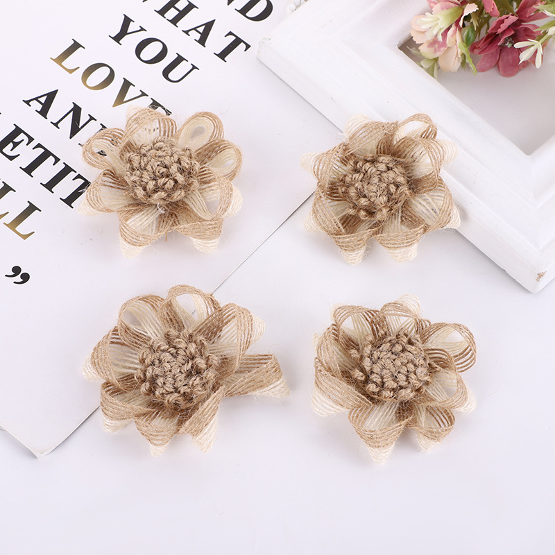 Một tiệc cưới để trang trí cho cá và hoa hướng dương.