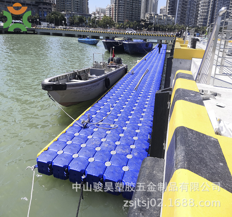 Plants rent plastic floats, floating platforms on water, docks, pontoon bridges, breeding net boxes.