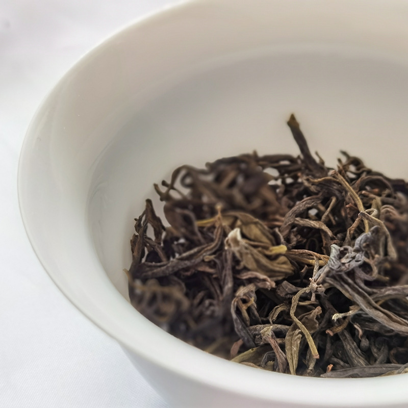 Trà mới trên thị trường, núi cao, bong bóng, thẻ mưa, trà vàng.