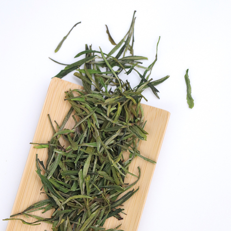 Spring tea hawthorn yellow sprouts, 500g solid cedars, fragrance-like handmade tea, high-flushed mountain ration tea, rain medals.
