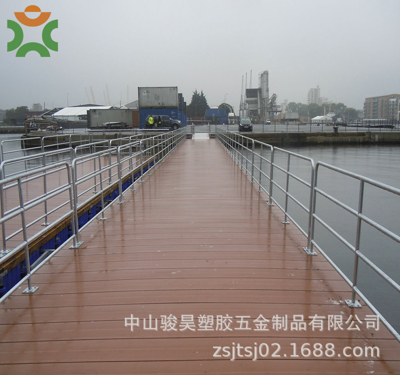 The floating landscape wood plume, the docks, the pontoon bridge.