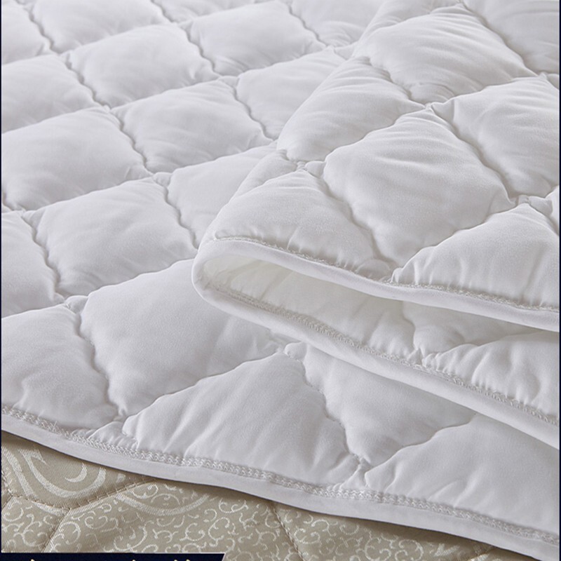 White mattress-protected cushion-suppliers at the hotel and grass hotel.