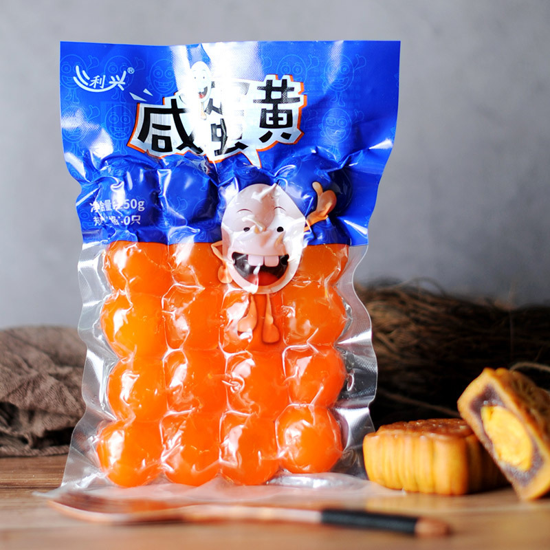 Một trong 250 g trứng muối lòng đỏ trộn với trứng vịt muối.