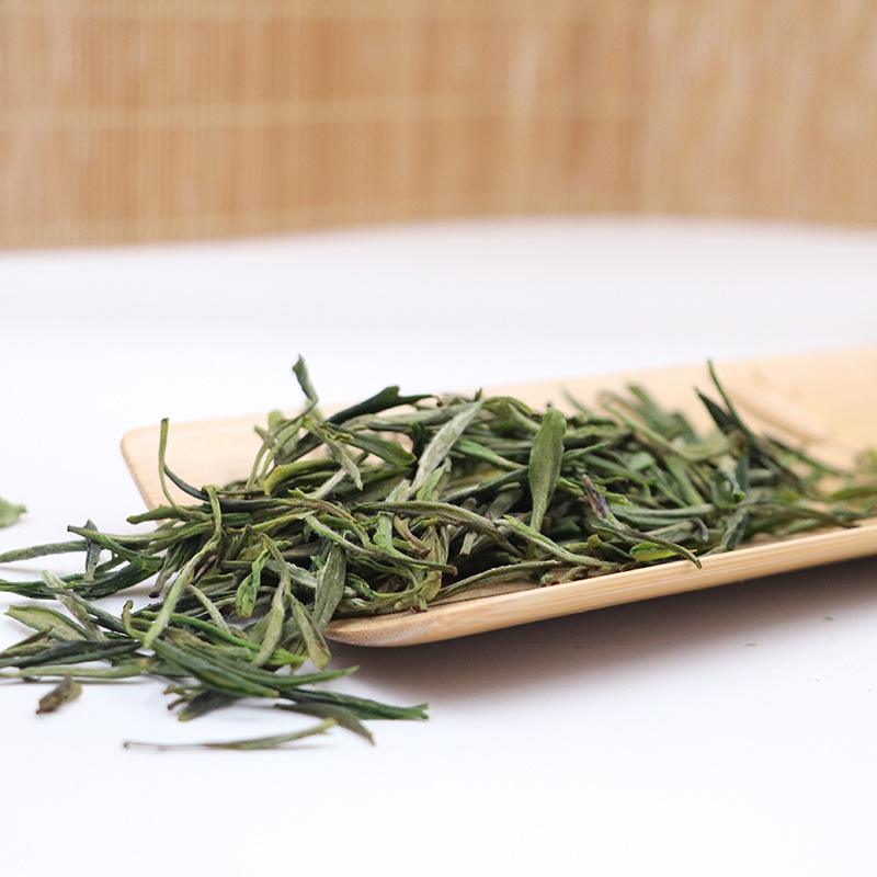 Trà Xuân Hoa, Ngọn Núi Cao Trà, mưa Thẻ, hộp quà.