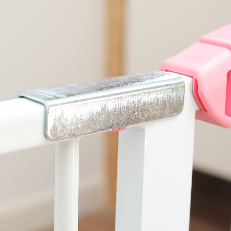 Child safety at the baby gate door and at the stairs of the baby gate fenced up the balcony corridor partitions