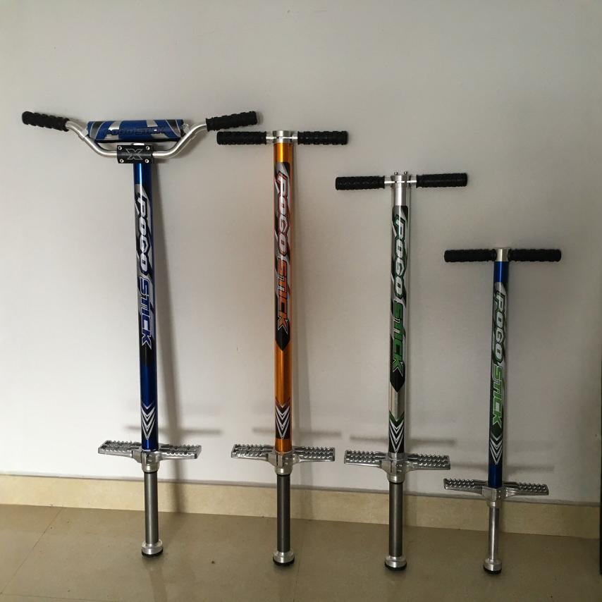 Đó là một vụ bán trực tiếp, gậy pogo, hợp kim nhôm, nhảy búp bê, bùm, bùm, bùm.