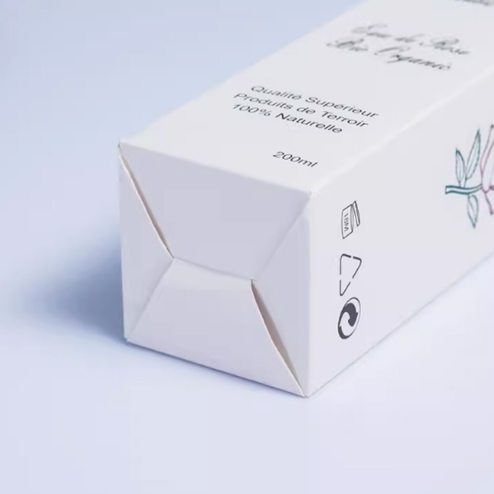 Customization of paper-packaging boxes of lacerations by stamping rehydration cream