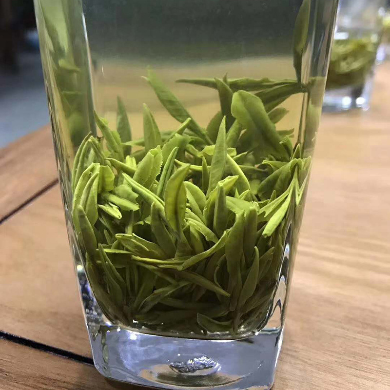 Trà Xuân Hoa, Ngọn Núi Cao Trà, mưa Thẻ, hộp quà.