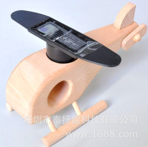 Máy bay trực thăng kiểu DIY làm bằng tay.