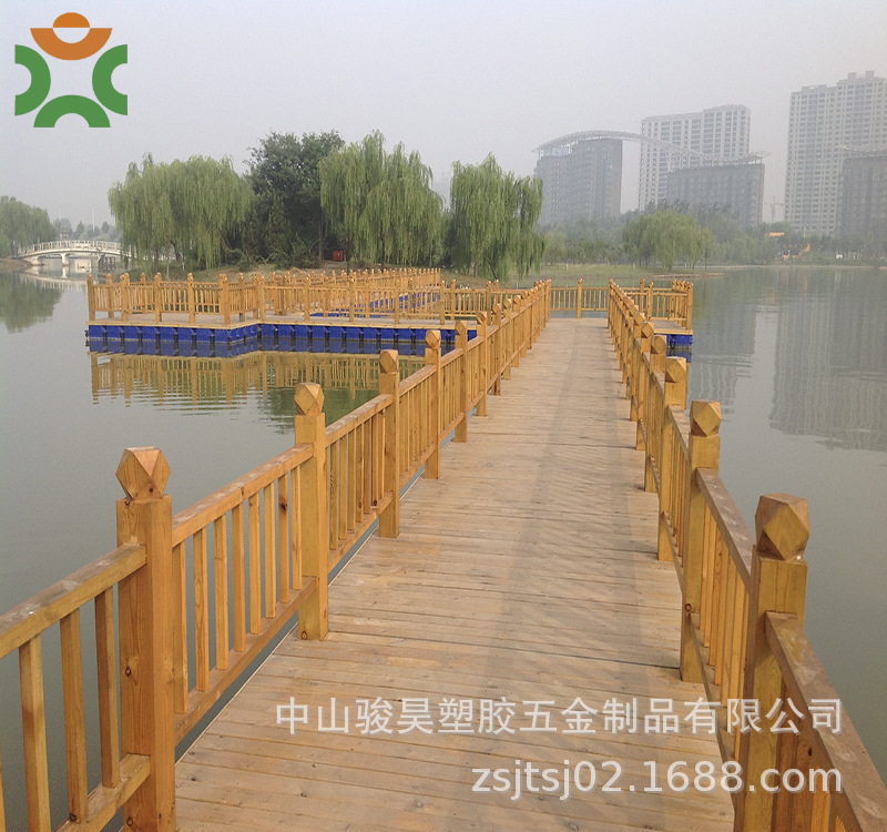 The floating landscape wood plume, the docks, the pontoon bridge.