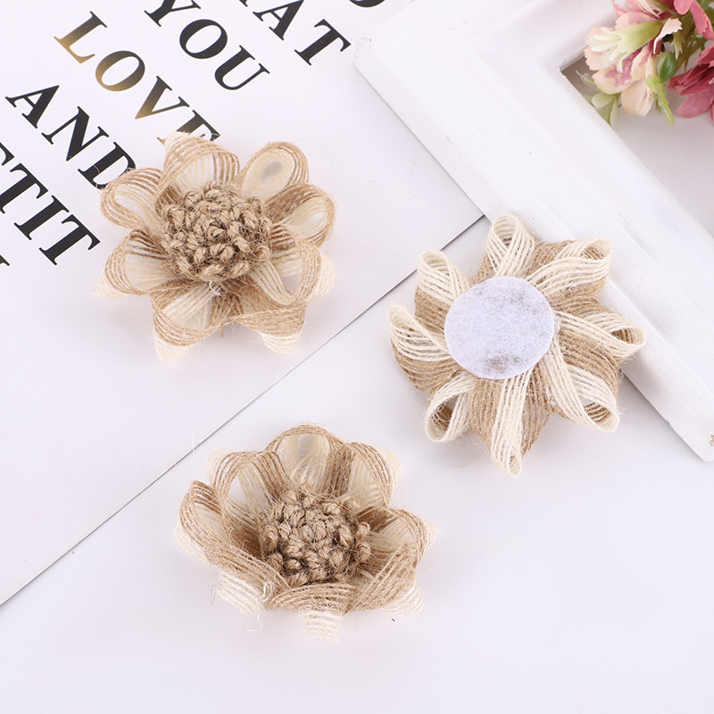 Một tiệc cưới để trang trí cho cá và hoa hướng dương.
