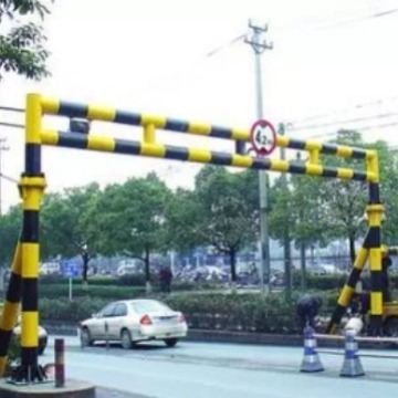 ถนนลาดยาง ถนนลาดยางสูง ที่สถานขนส่งที่คงที่ มีการป้องกันสูง