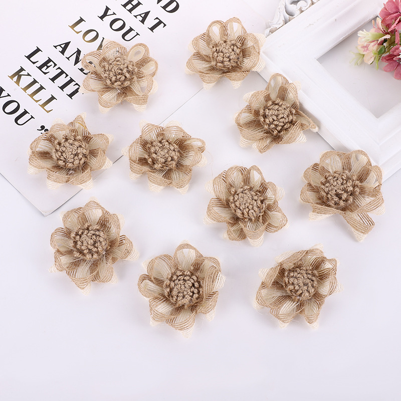 Một tiệc cưới để trang trí cho cá và hoa hướng dương.